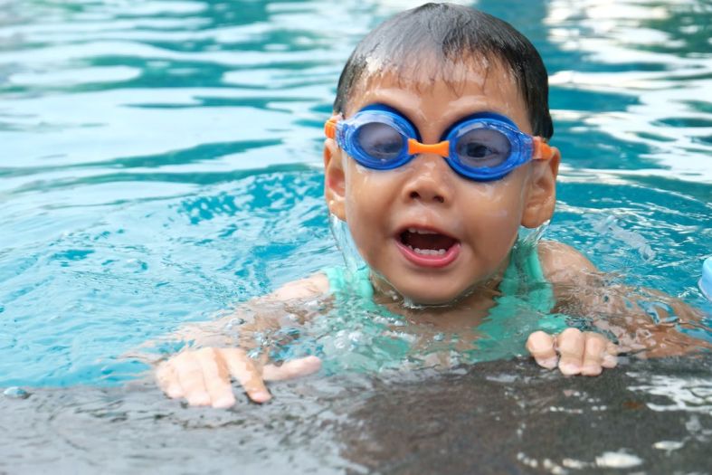 How to Swim if You Wear Glasses? All you need to know before your next adventure