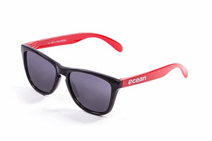Black-Red Arm/Polarized Smoke lenses