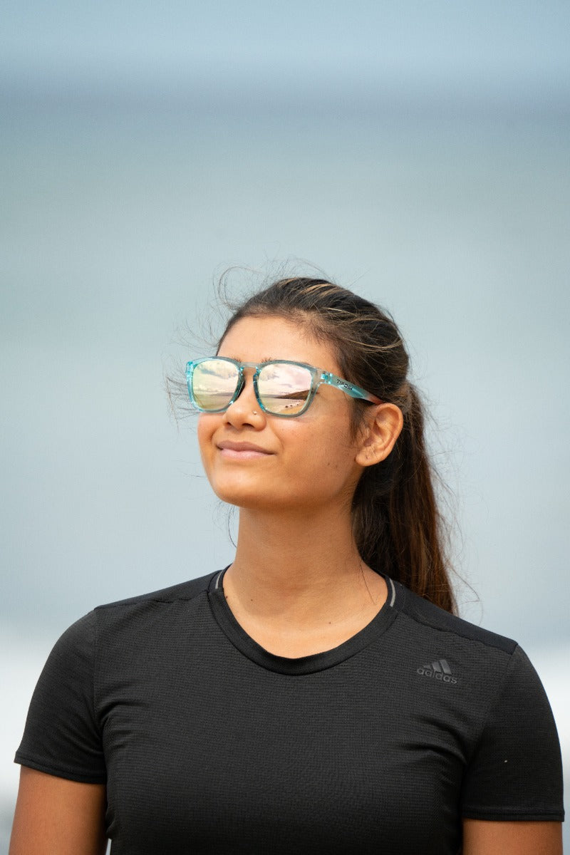 Woman wearing Tifosi Smirk sunglasses