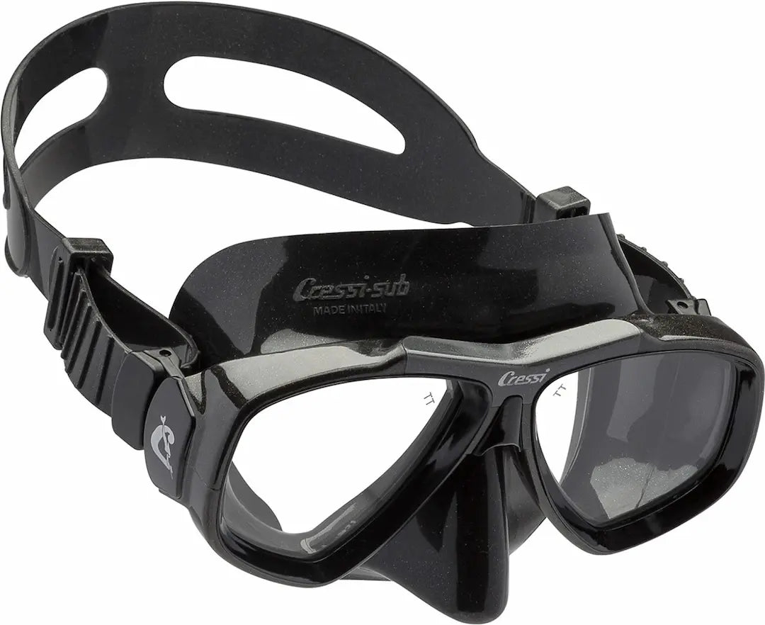 Cressi Focus scuba mask in all black