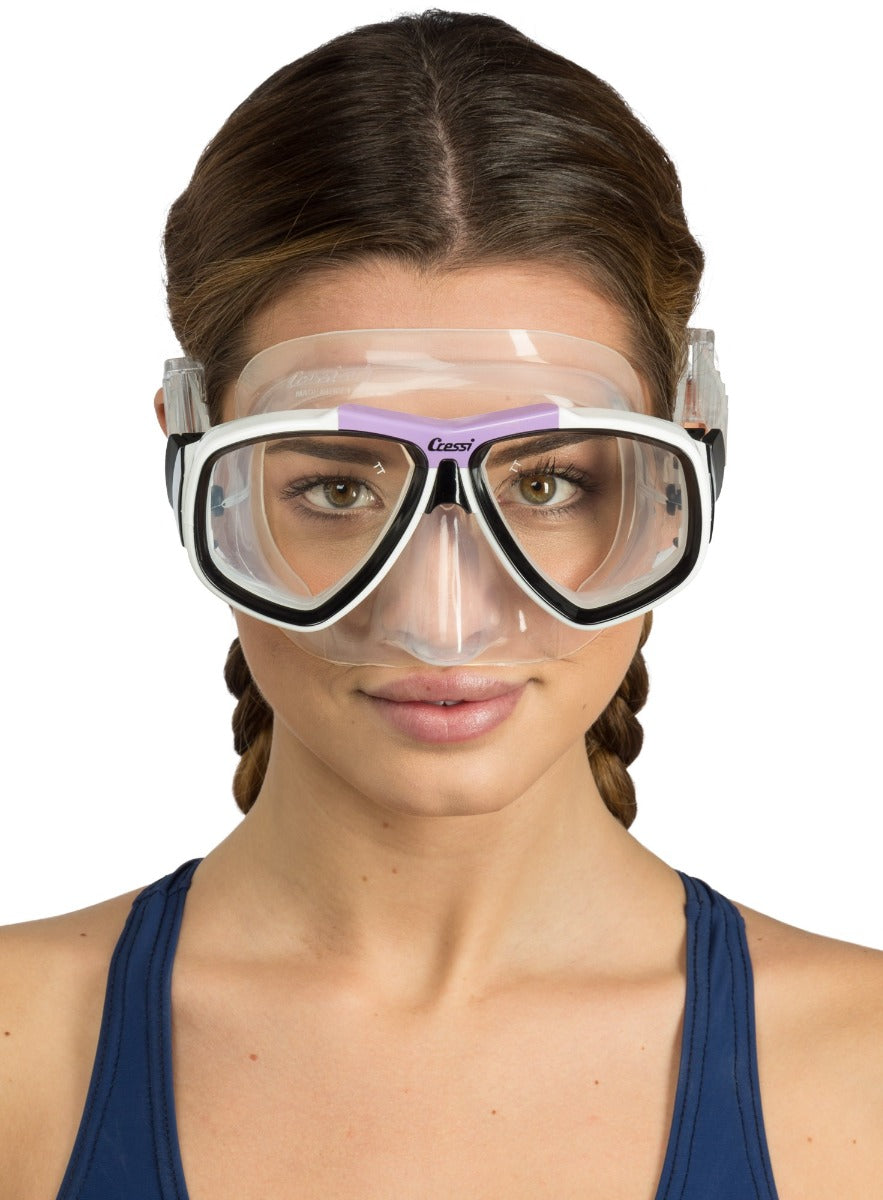 Woman wearing Cressi Focus scuba mask