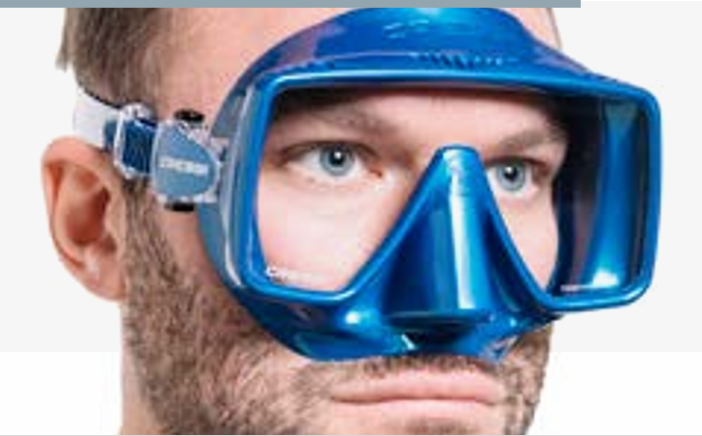 Person wearing SF1 scuba mask