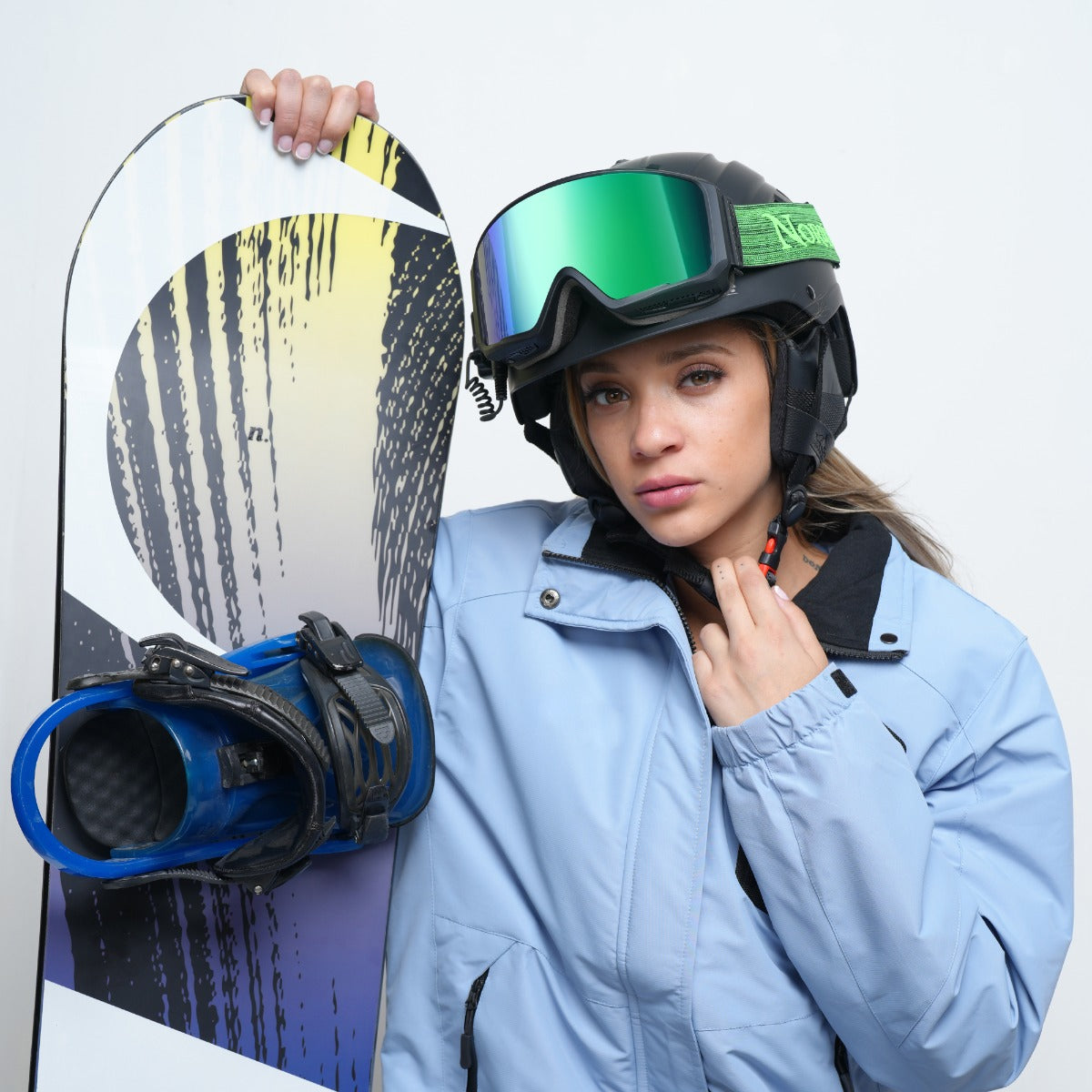 Snowboarder wearing Nordik Viking heated ski goggles