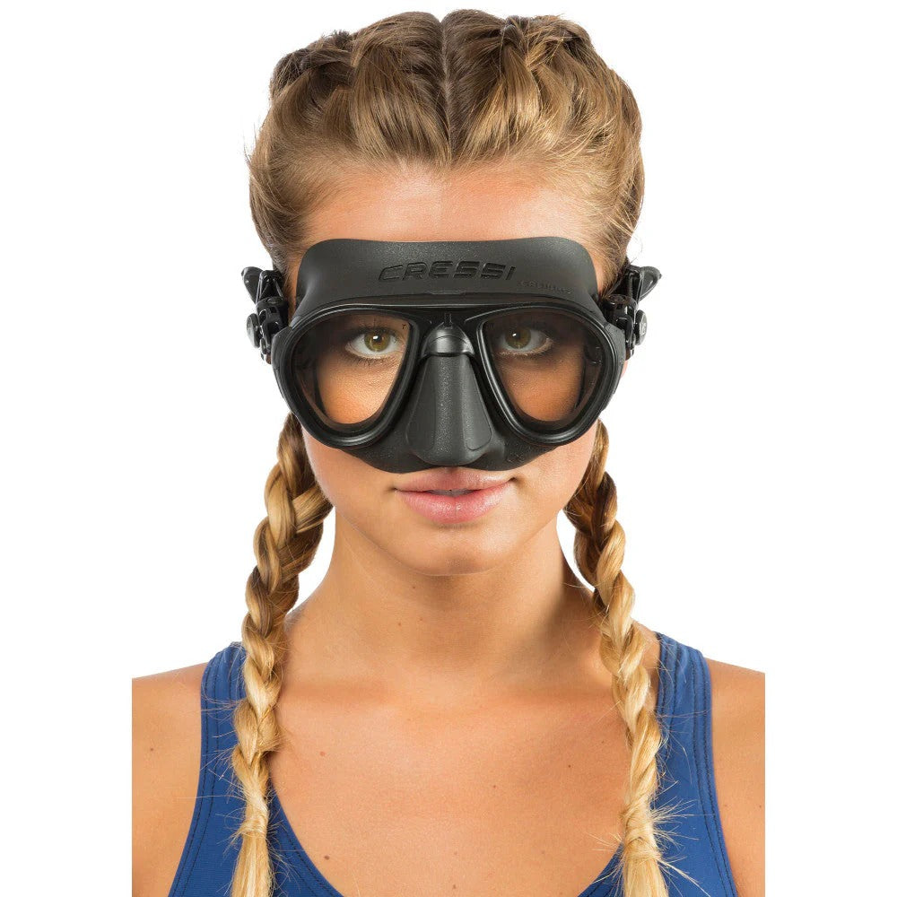woman wearing Cressi Calibro zero fog dive mask in black