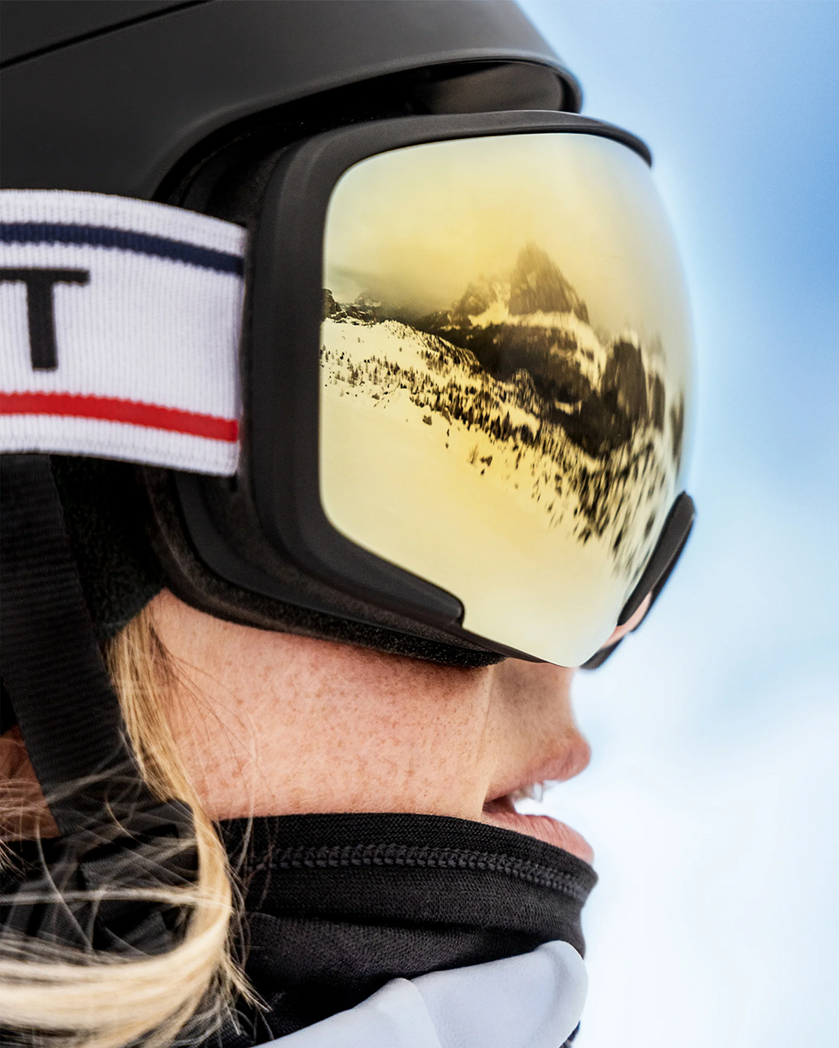 Woman wearing Vuarnet Everest VU40027U Sunglasses