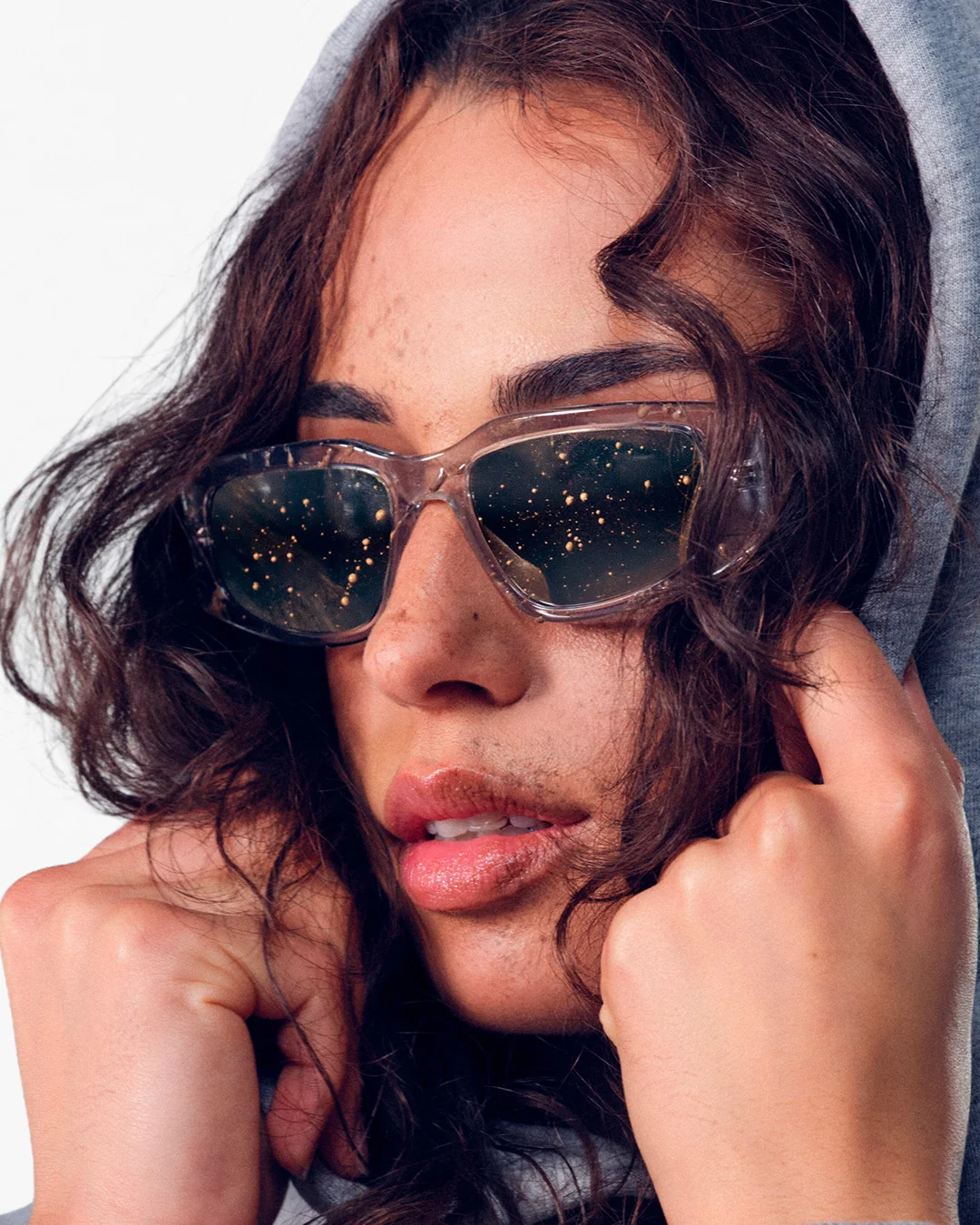 Woman wearing Vuarnet Belvedere 12 VU40048I Sunglasses