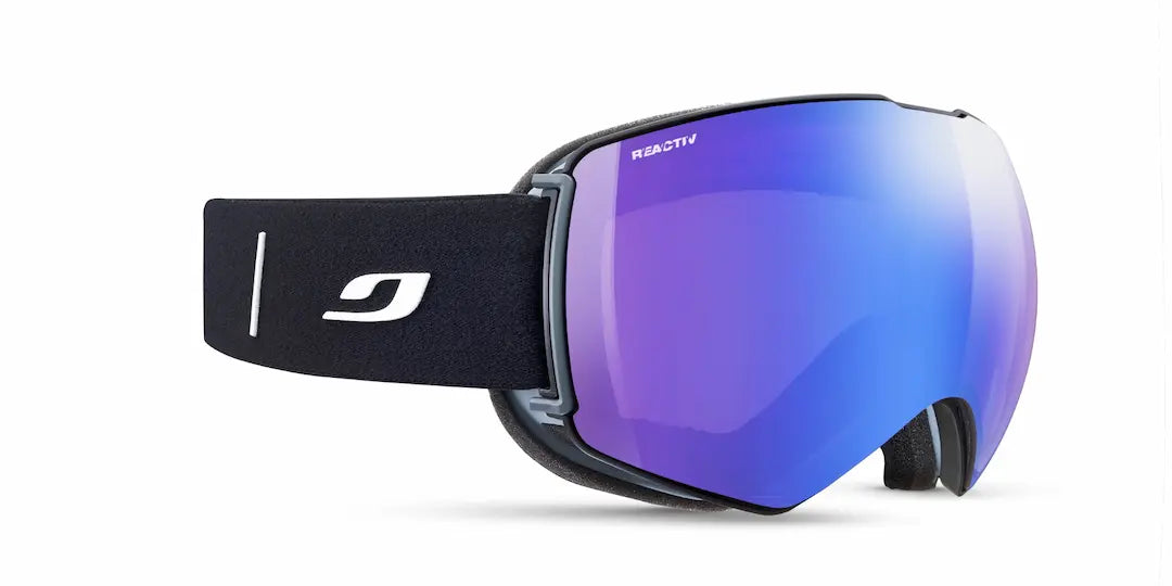 Julbo Lightyear snow goggles in black with photochromic lenses