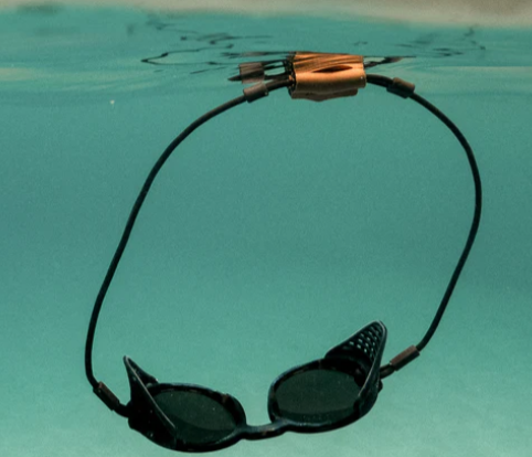 Picture of how Ombraz floatie works to float glasses