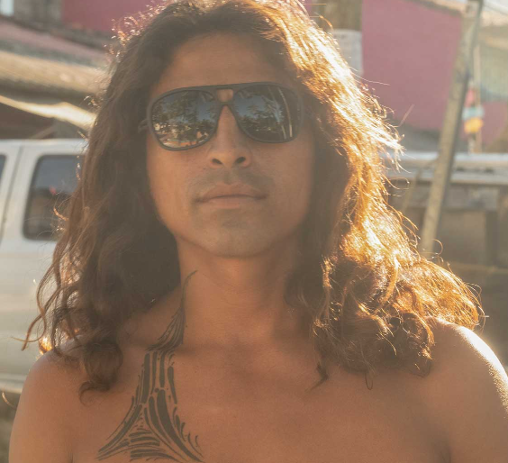 Man wearing Ombraz Leggero