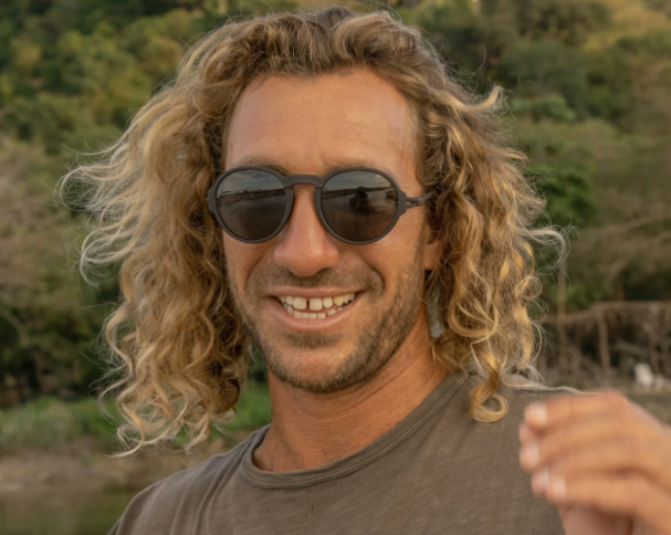 Person wearing Ombraz Vitale sunglasses