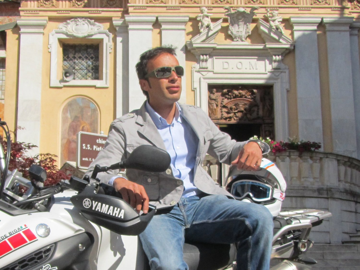 Motorcyclist wearing Raleri Marcello sunglasses