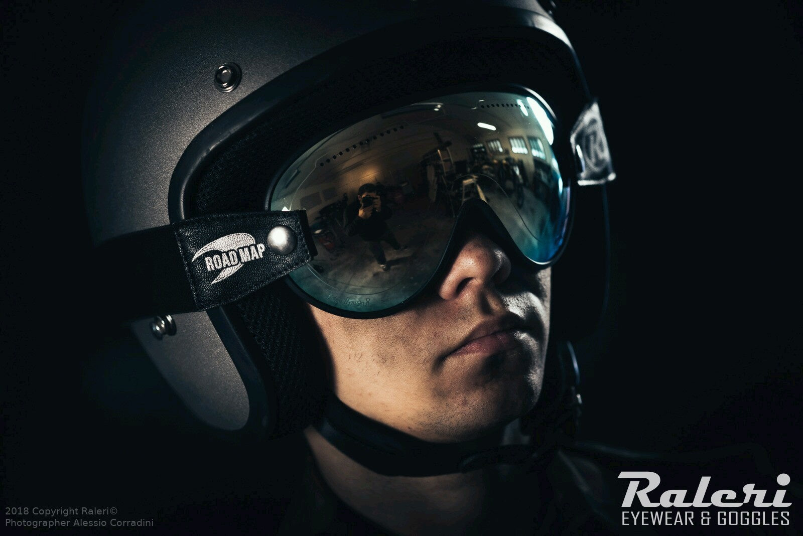 Motorcycle rider wearing Raleri Ringo Vintage Motorcycle Goggles 