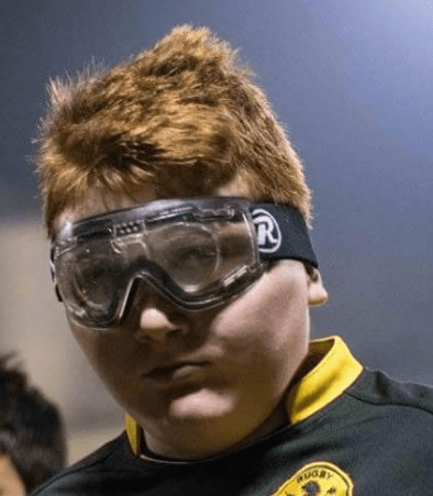 Kid wearing Raleri Rugby 2.0 Size B goggles