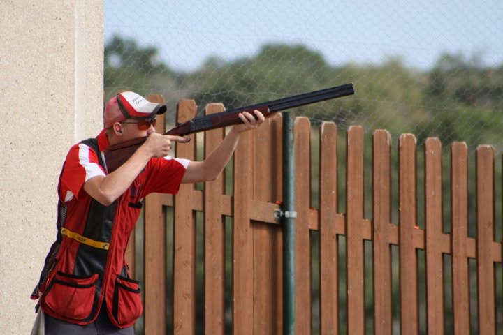 Shooter wearing Ranger XLW sunglasses