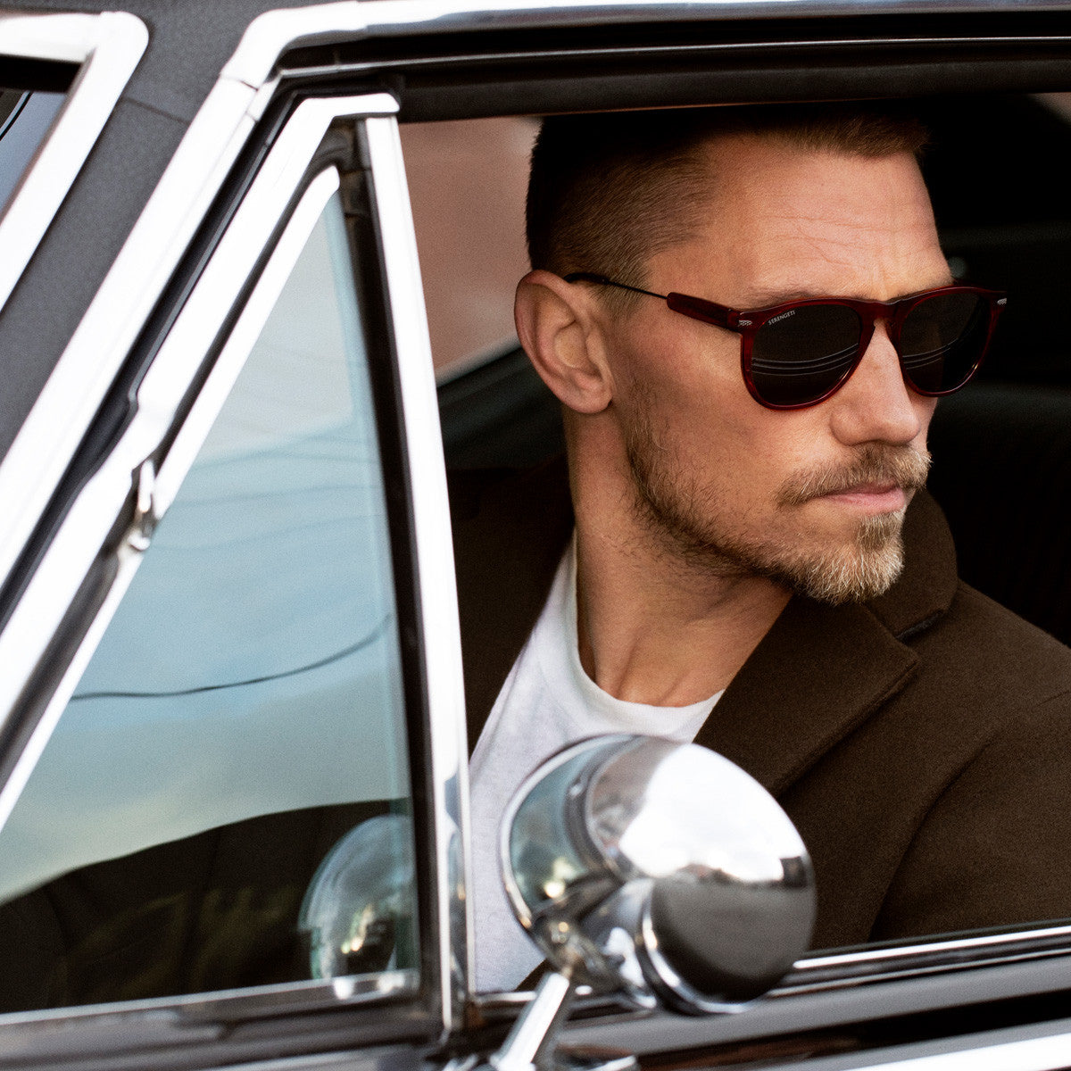 Man wearing Serengeti Amboy sunglasses