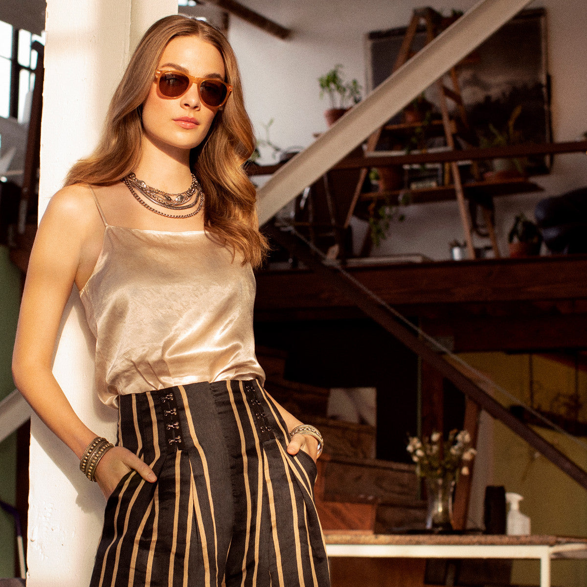 Woman wearing Serengeti Amboy sunglasses