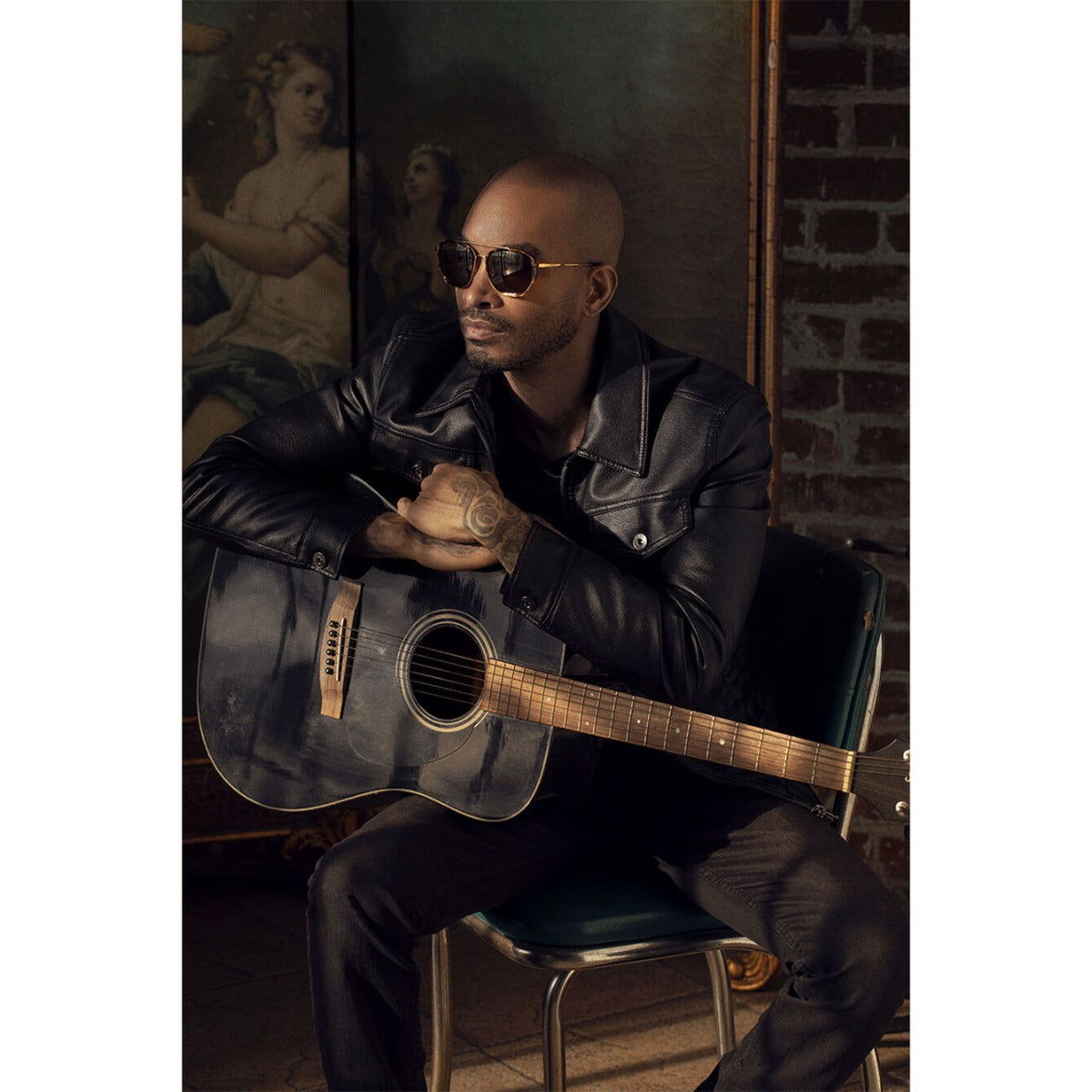 Person wearing Serengeti Boron sunglasses