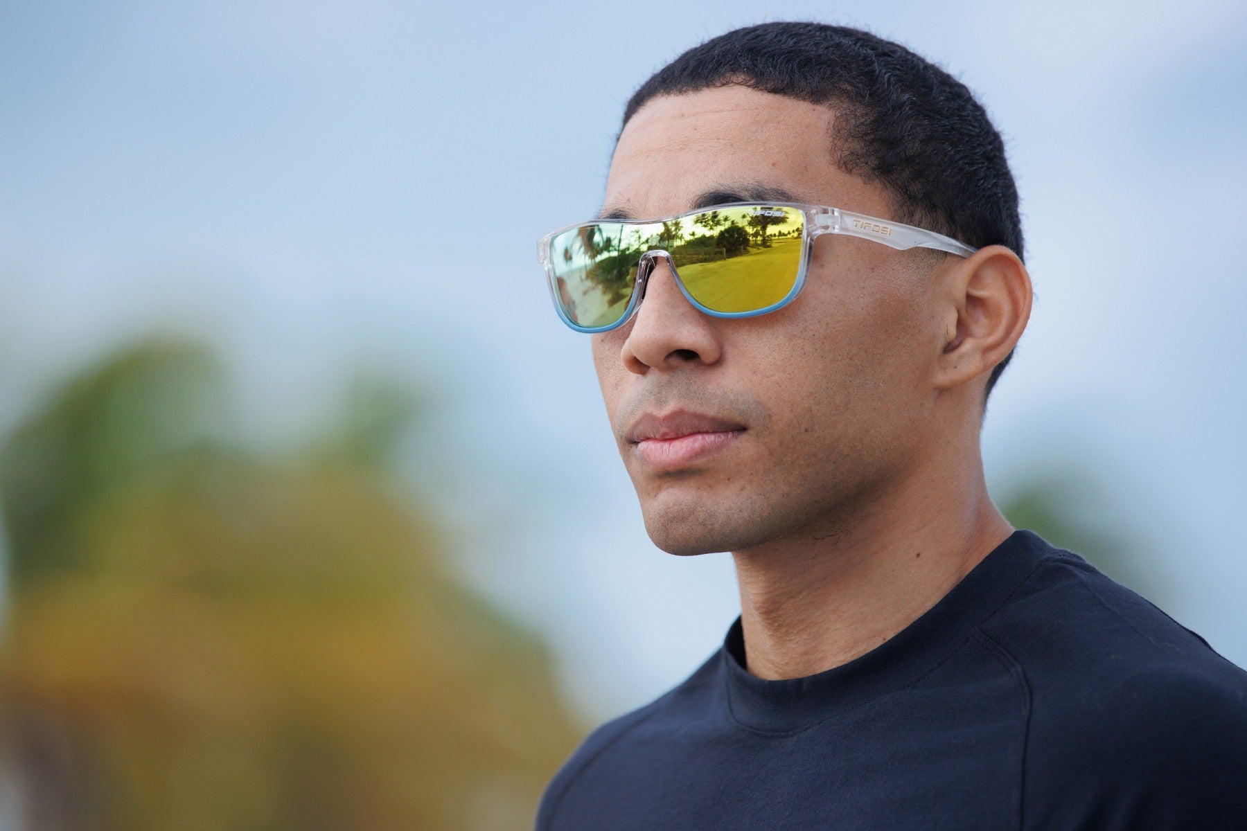 Person wearing Tifosi Sizzle sunglasses