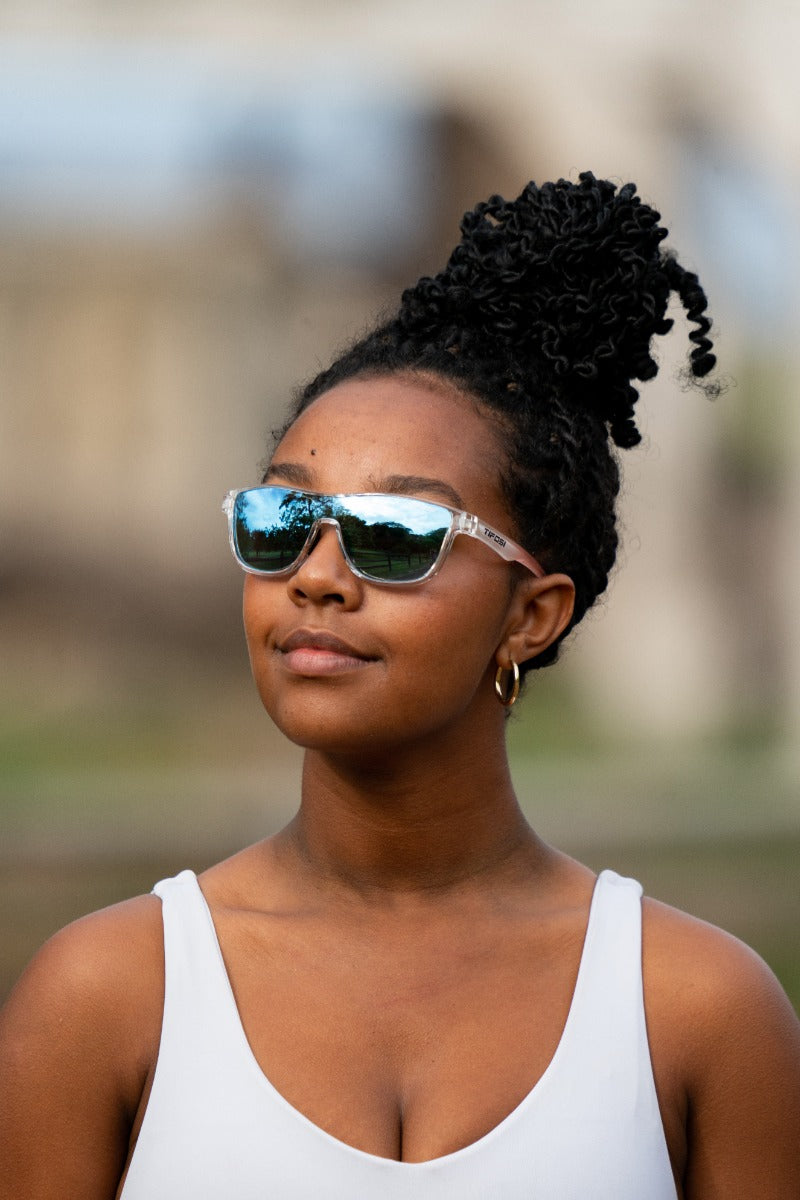 Woman wearing Tifosi Sizzle sunglasses