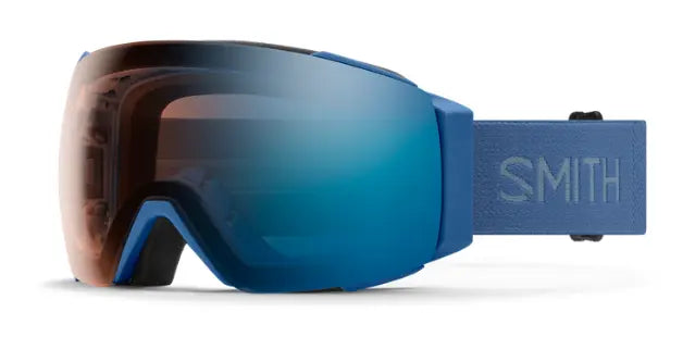 Smith I/o mag ski goggles in true blue with light changing lenses