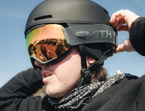 Skier wearing Smith Sequence ski goggle