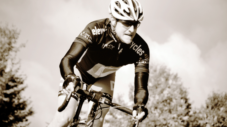 Cyclist wearing Switch H-Wall sunglasses