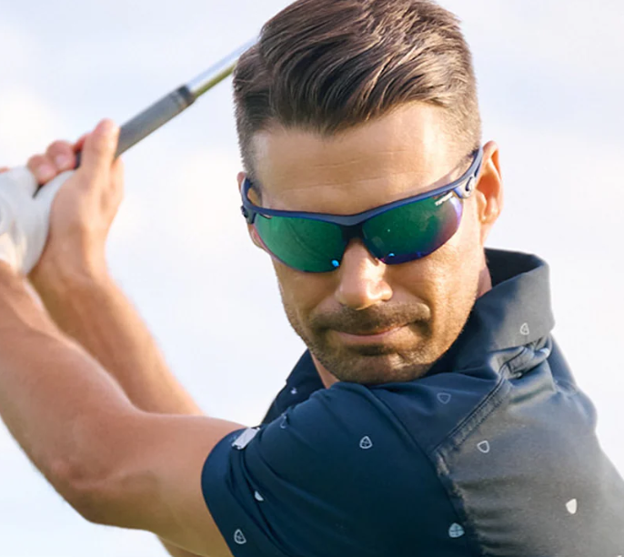 golfer wearing Tifosi Navar sunglasses