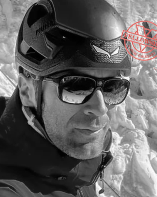 Person wearing Vuarnet 03 Original sunglasses